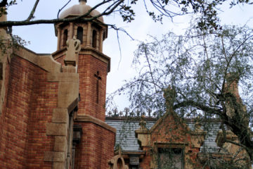 magic kingdom liberty square haunted mansion exterior